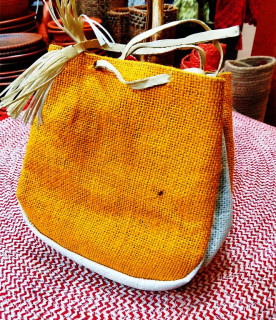 পাটের ছোট হ্যান্ডব্যাগ