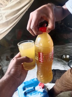 পাহাড়ি ফুলের মধু