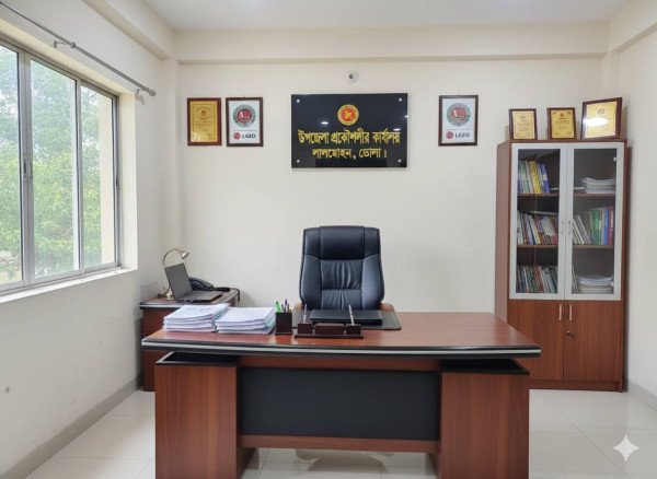 Room Name plate behind office table