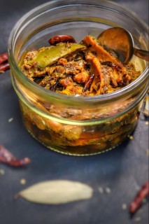 টক,ঝাল আমের আচার